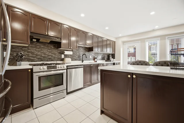 #22-6020 Derry Road, Milton - photo 15