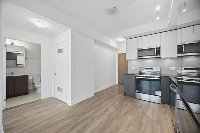 #714-100 Eagle Rock Way, Vaughan - photo 9
