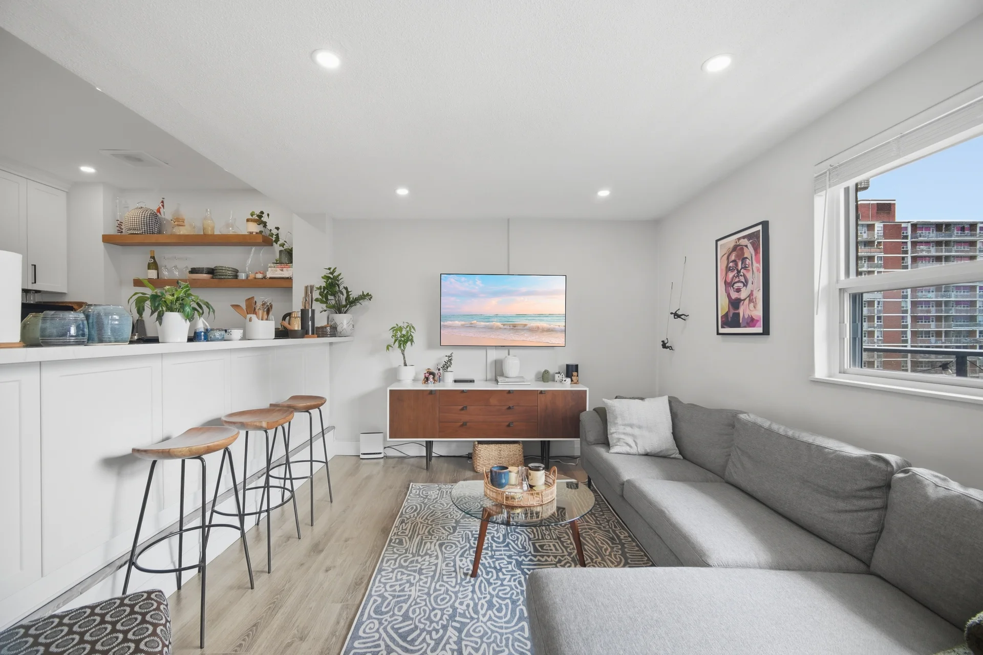 3652738