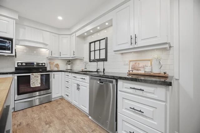 915 Governors Road, Hamilton - photo 14
