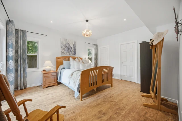 915 Governors Road, Hamilton - photo 25