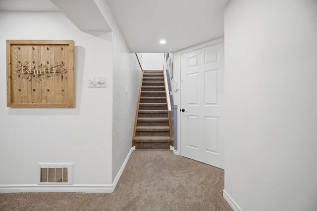 915 Governors Road, Hamilton - photo 35