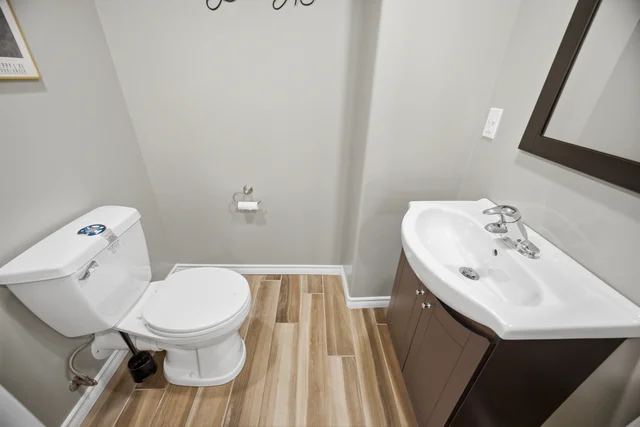 915 Governors Road, Hamilton - photo 42