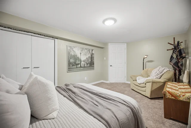 915 Governors Road, Hamilton - photo 44