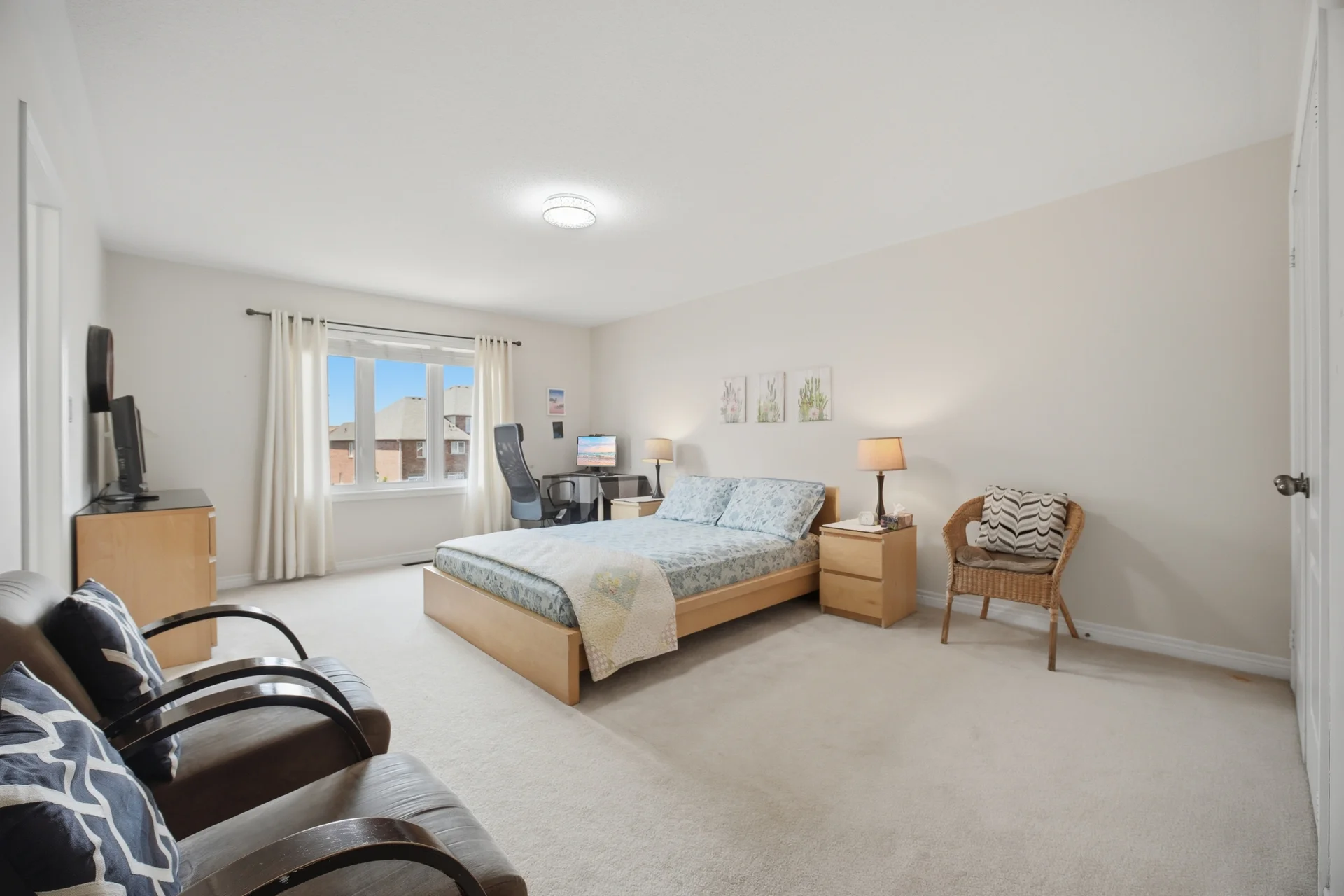 3654894