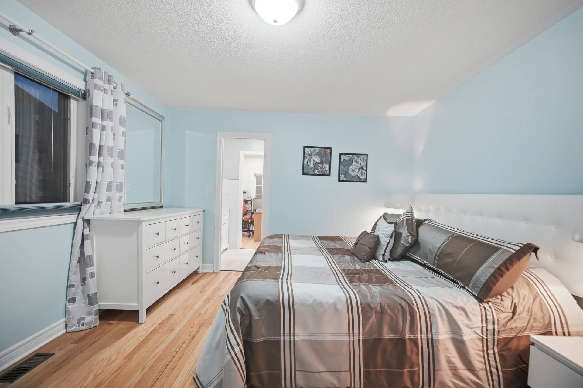 3656293
