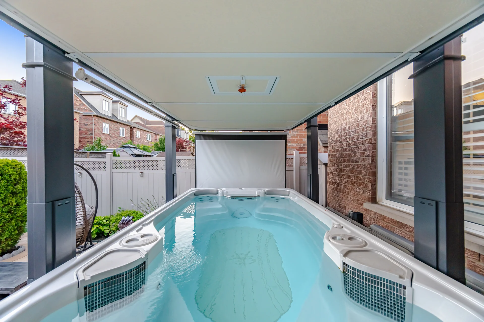 3656323