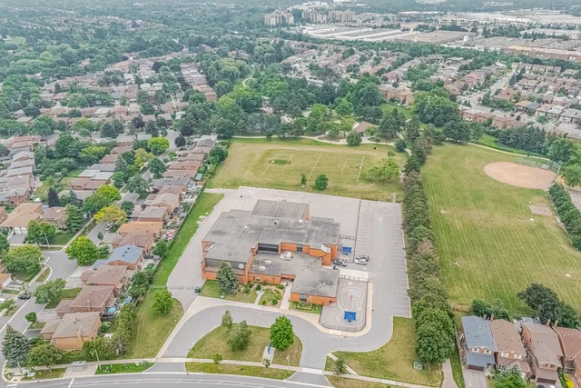 121 Bob O'Link Avenue, Vaughan - photo 61