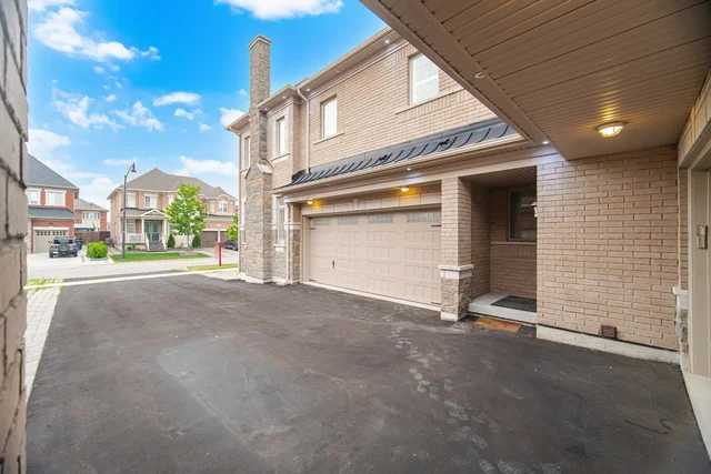 7 Balloon Crescent, Brampton - photo 21