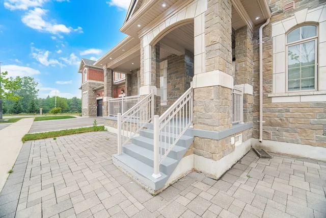 7 Balloon Crescent, Brampton - photo 22