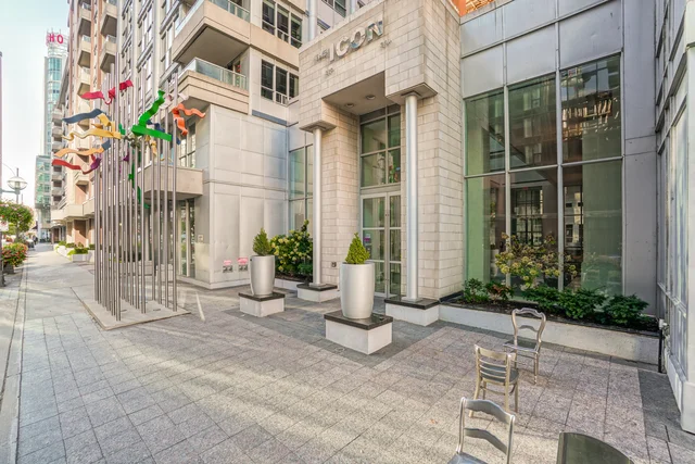 #635-250 Wellington Street West, Toronto - photo 3