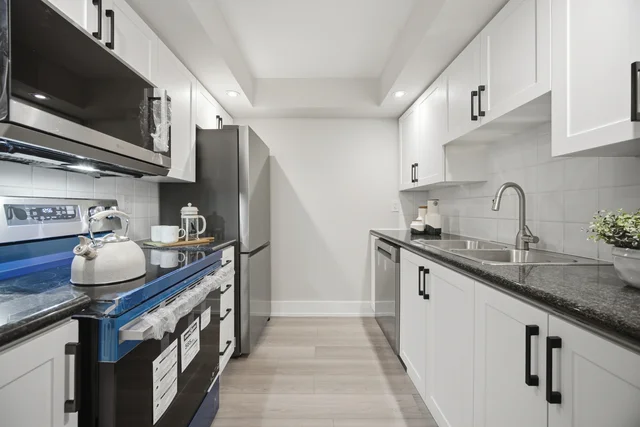 #635-250 Wellington Street West, Toronto - photo 12