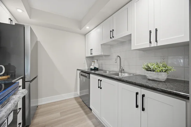 #635-250 Wellington Street West, Toronto - photo 14