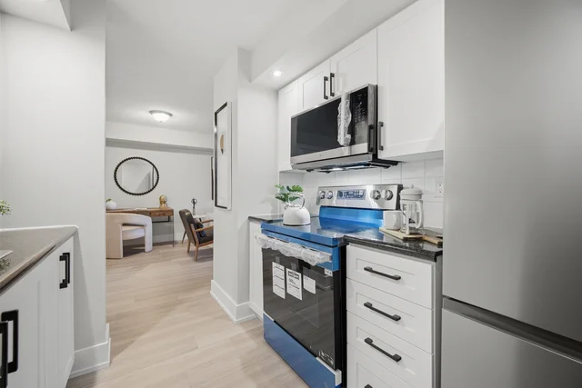 #635-250 Wellington Street West, Toronto - photo 16