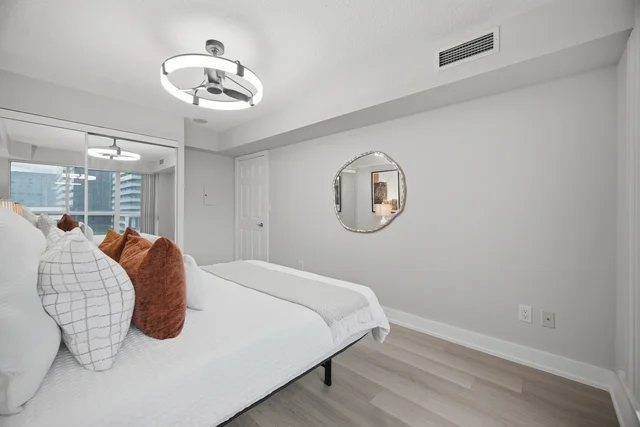 #635-250 Wellington Street West, Toronto - photo 25