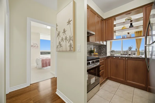 #1011-2379 Central Park Drive, Oakville - photo 14