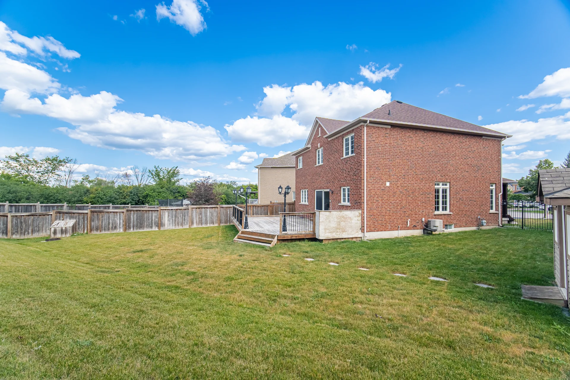 3661853