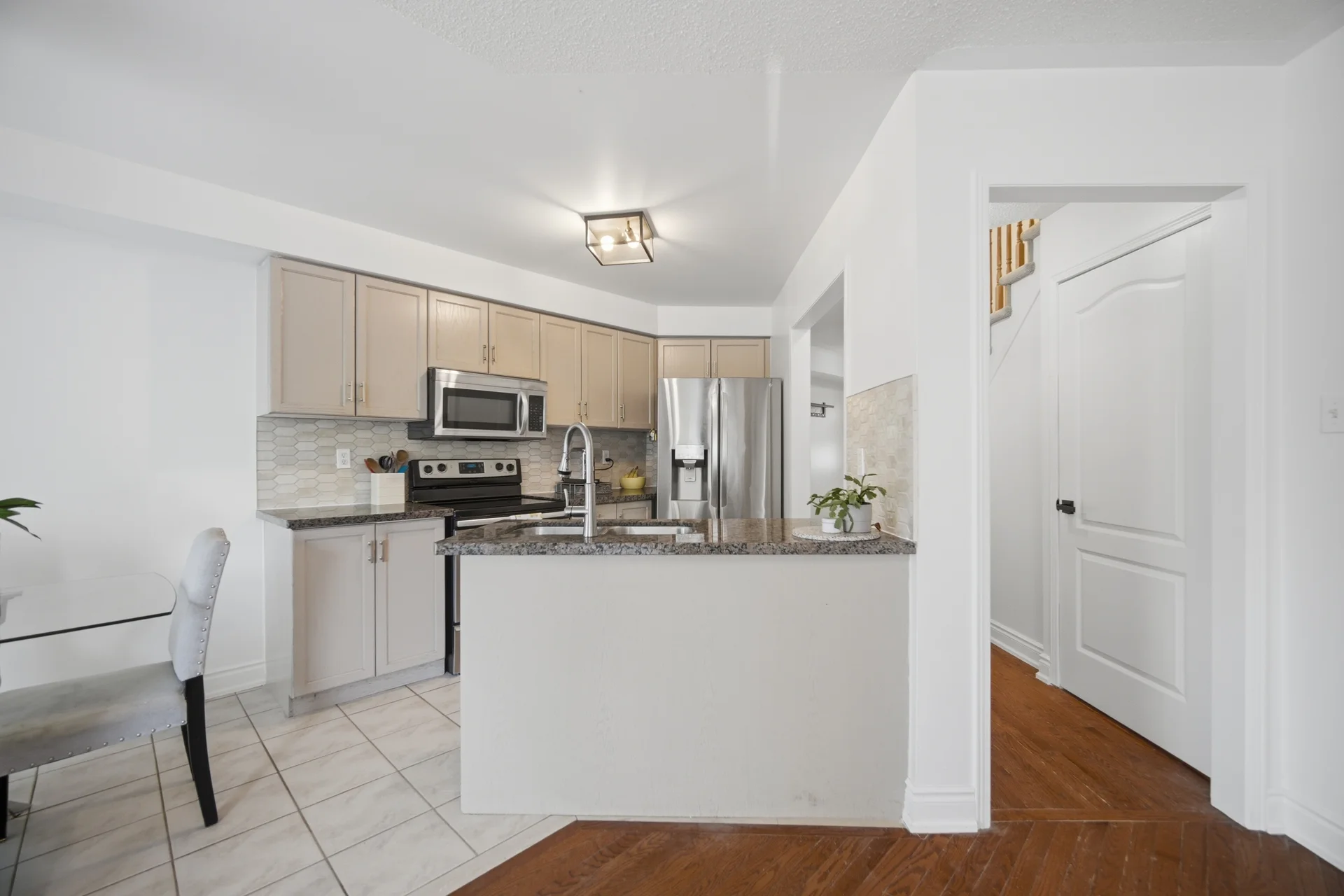 3669298