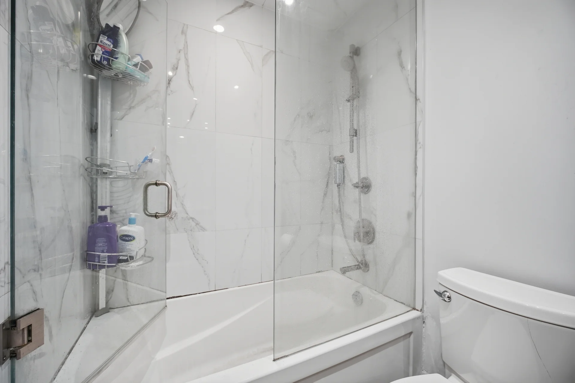 3671581