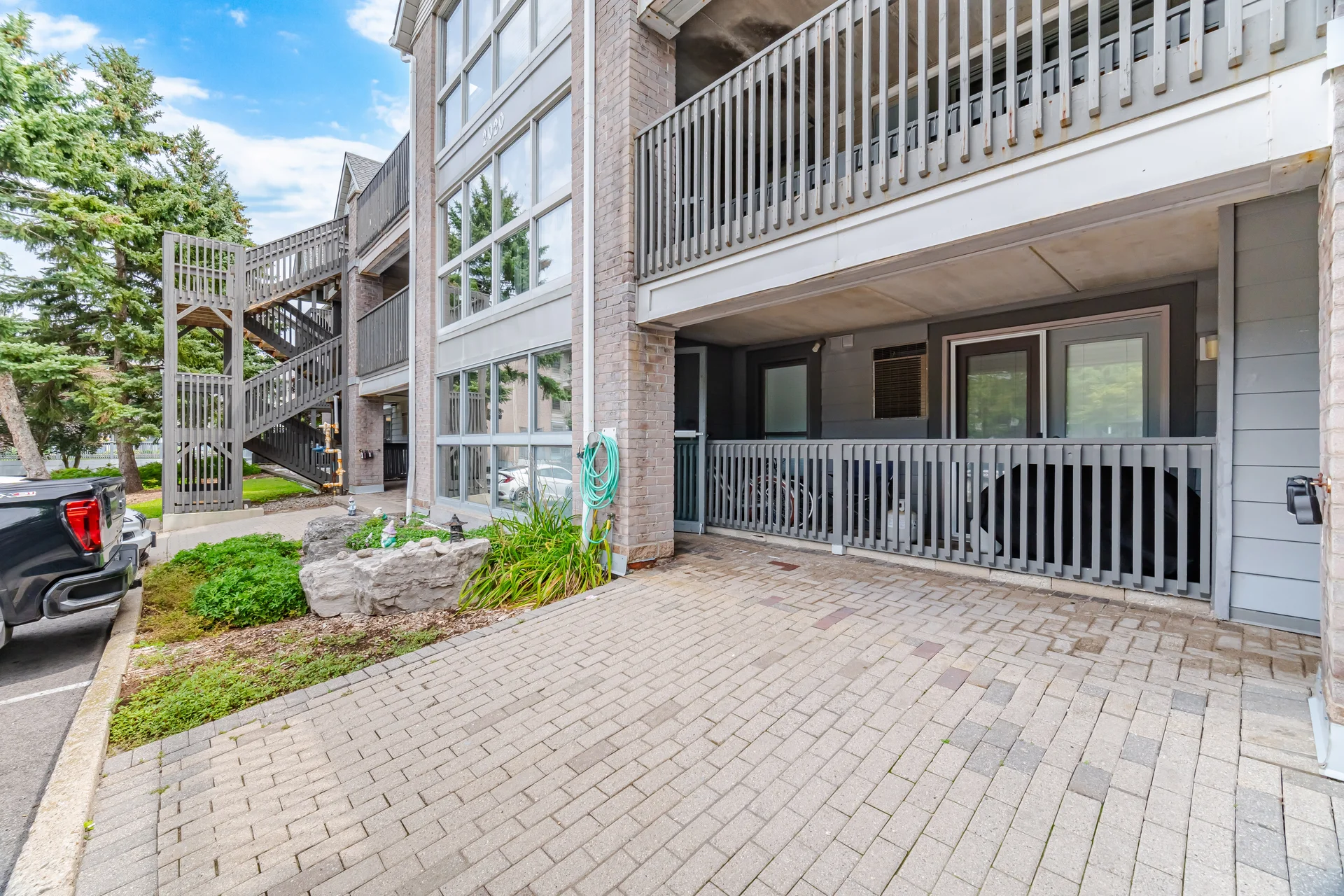 #207-2020 Cleaver Avenue, Burlington - photo 2