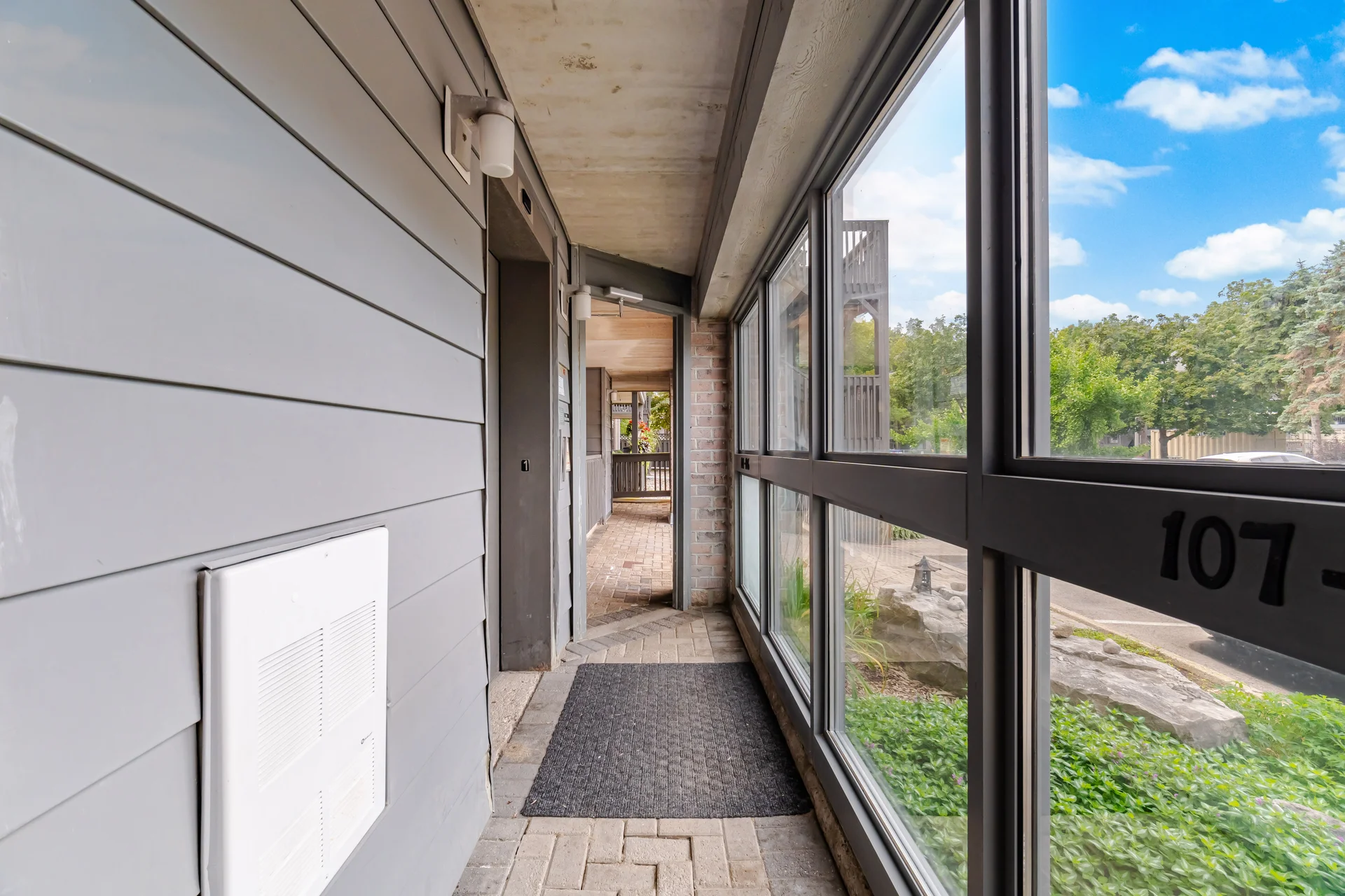 #207-2020 Cleaver Avenue, Burlington - photo 3