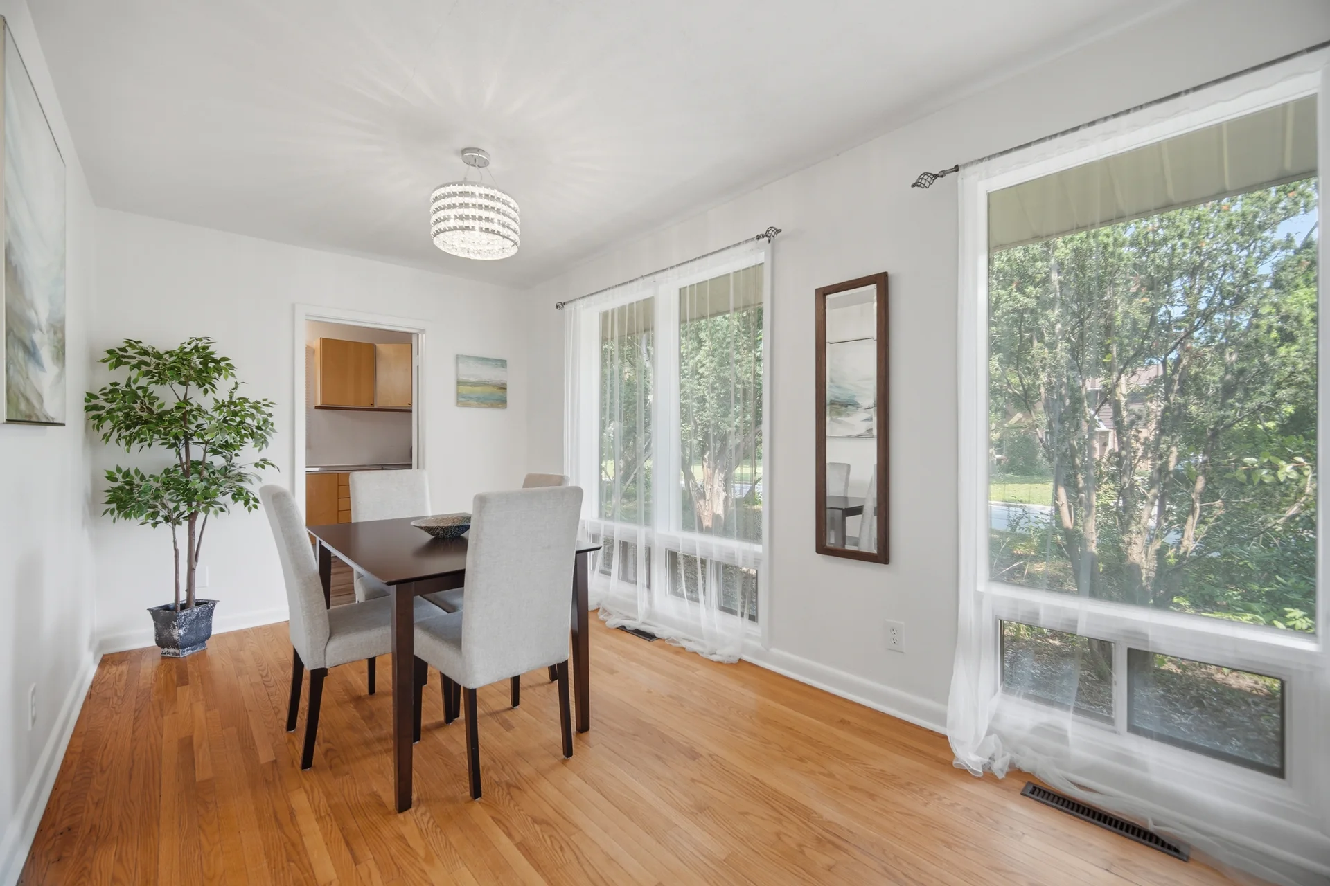 3673073
