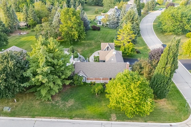 38 West Village Drive, Caledon - photo 2