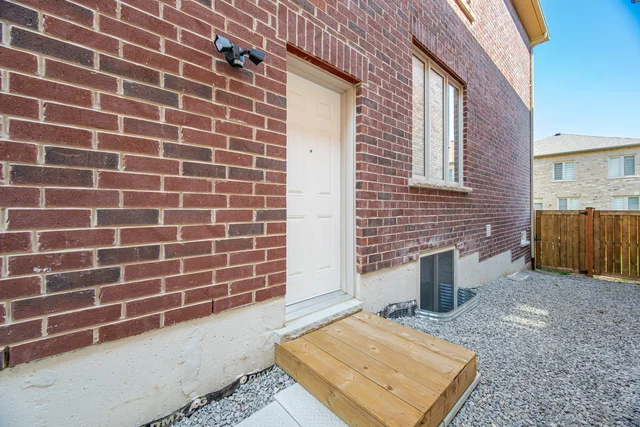 48 Eastman Drive, Brampton - photo 4