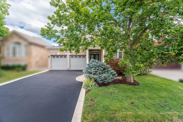 2215 Lapsley Crescent, Oakville - photo 2