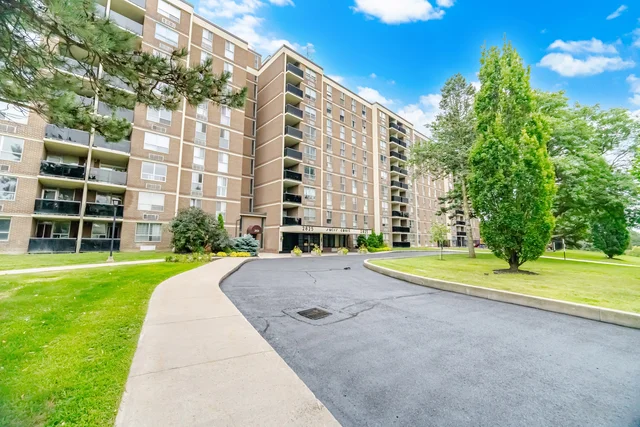 #406-2825 Islington Avenue, Woodbridge - photo 2