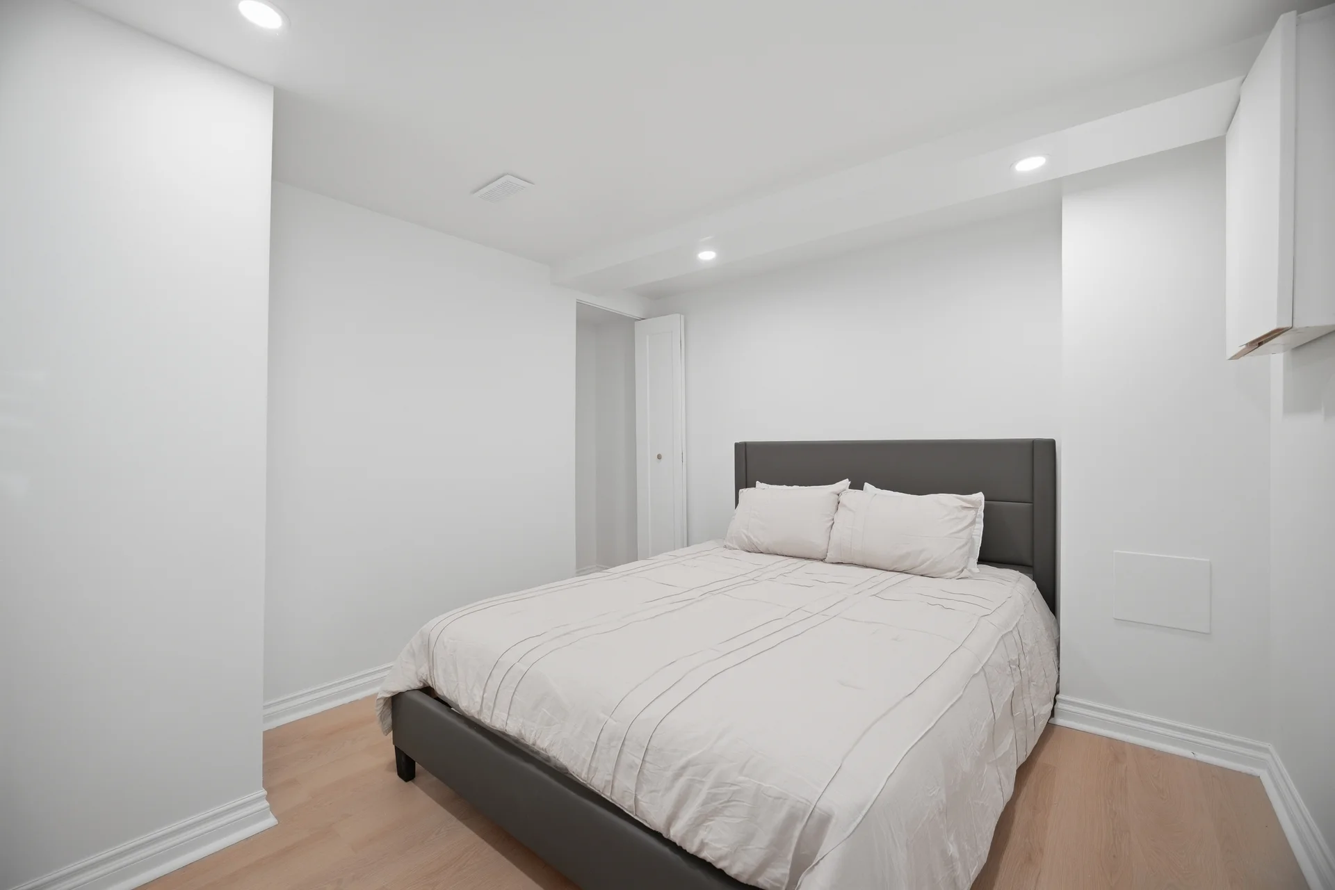 3684052