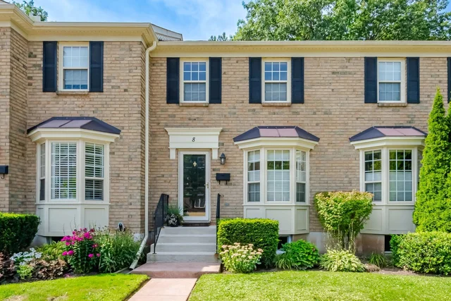#8-2390 Woodward Avenue, Burlington - photo 2