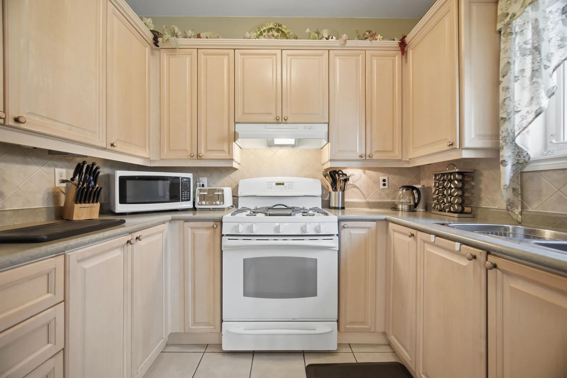 2 Sprucewood Crescent, Bowmanville - photo 20