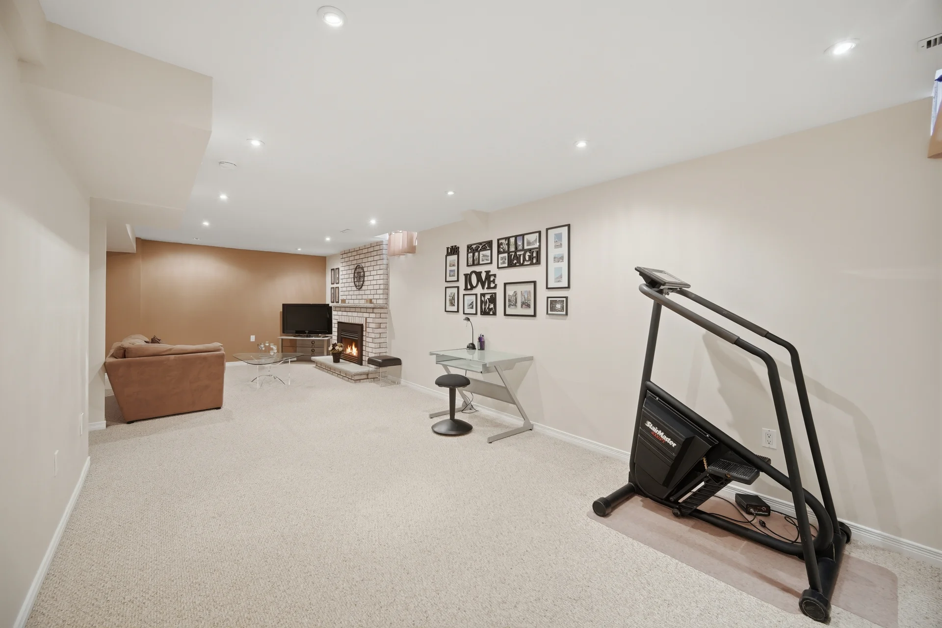 3684985
