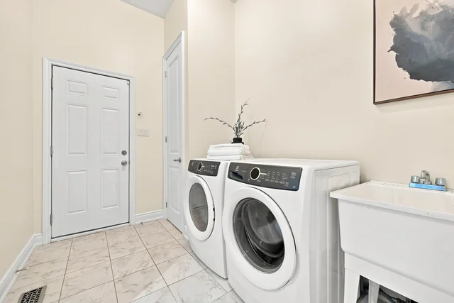 14 Zenith Avenue, Kleinburg - photo 24