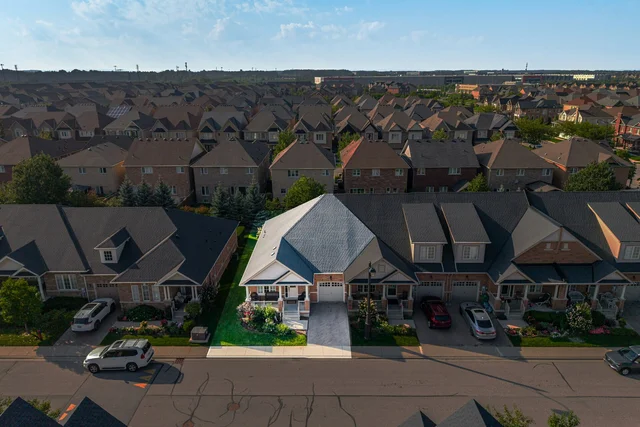 12 Muzzo Drive, Brampton - photo 2