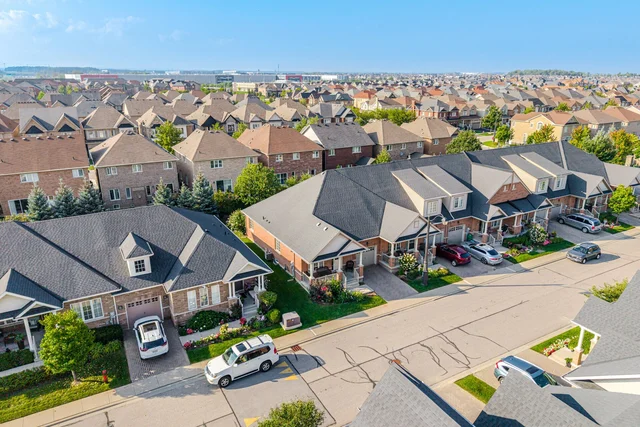 12 Muzzo Drive, Brampton - photo 4