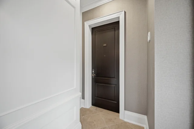 #404-261 Church Street, Oakville - photo 2