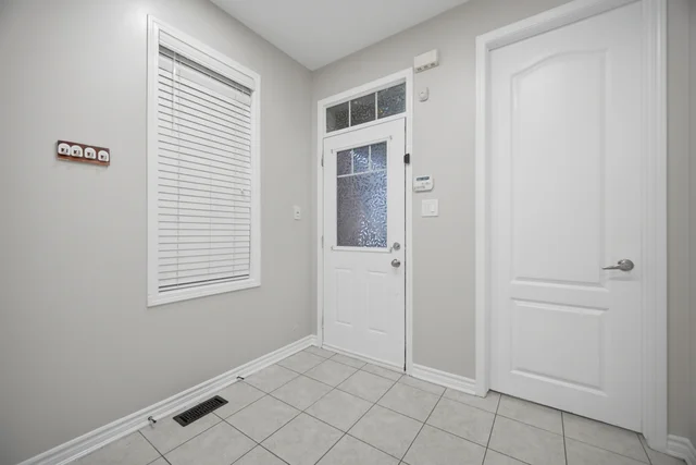3 Fenchurch Drive, Brampton - photo 9