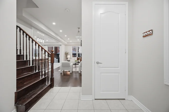 3 Fenchurch Drive, Brampton - photo 10