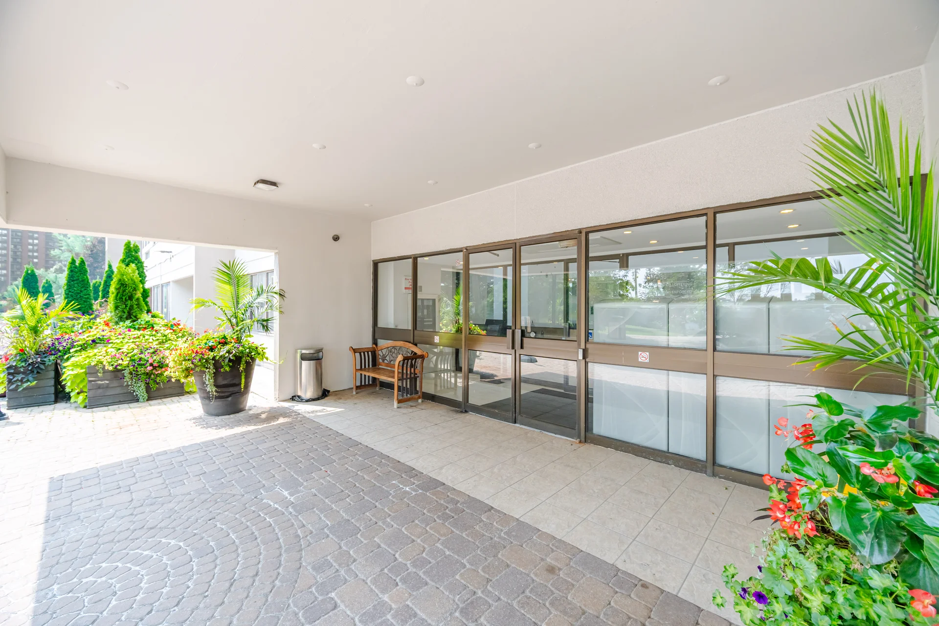 #906-1580 Mississauga Valley Boulevard, Mississauga - photo 2
