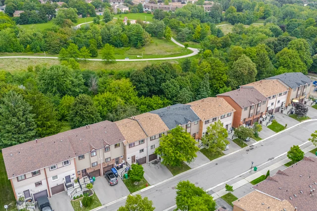 157 Moregate Crescent, Brampton - photo 2