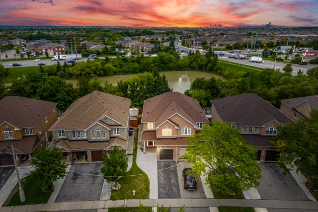 15 Revelstoke Place, Brampton - photo 1