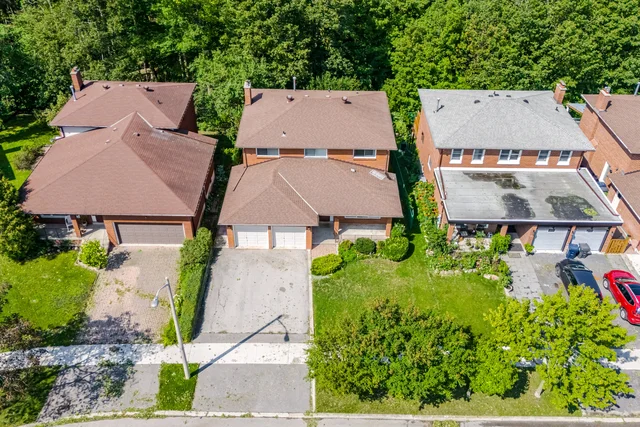 124 Stilecroft Drive, North York - photo 2