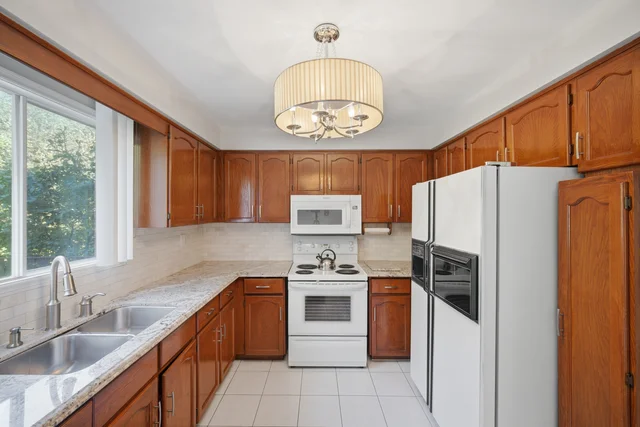124 Stilecroft Drive, North York - photo 42