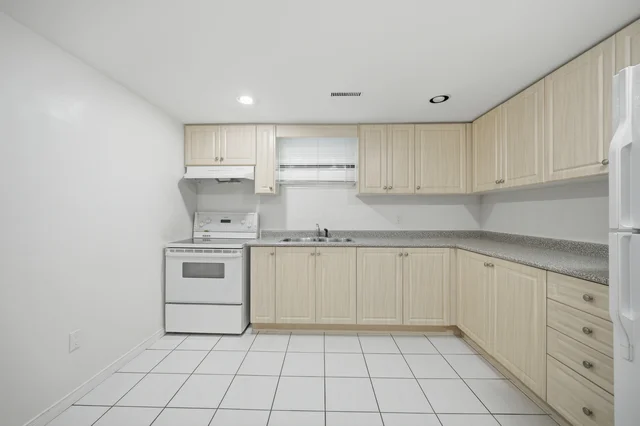 124 Stilecroft Drive, North York - photo 83