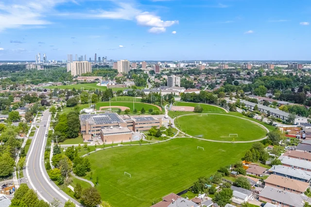 124 Stilecroft Drive, North York - photo 109