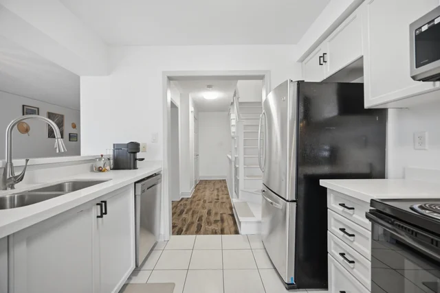 220 Mortimer Crescent, Milton - photo 24