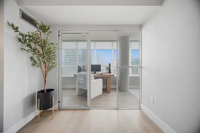 #1407-400 Webb Drive, Mississauga - photo 19