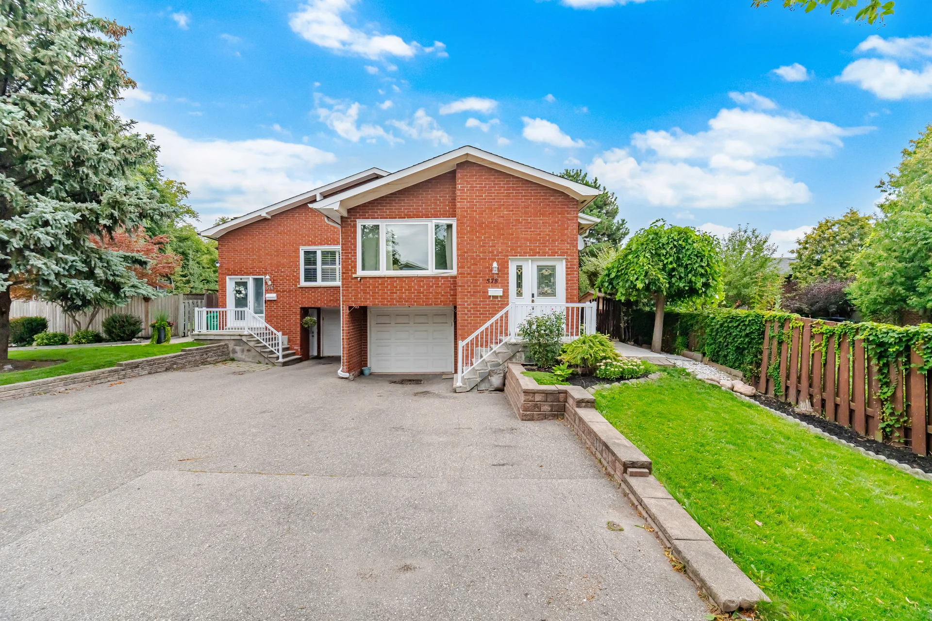 578 Cavell Drive, Mississauga - photo 2